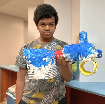 Darius shows his art